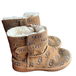 UGG Kids Boots sz 8 Toddler UGG Tan Suede Embossed Logo Classic Boots Keelan